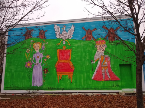 Na ścianie szkoły podstawowej przy ul. Elekcyjnej pojawił się mural upamiętniający wolne elekcje I Rzeczypospolitej. Jego projekt został wybrany w lipcu spośród propozycji nadesłanych przez uczniów z pobliskich szkół.
